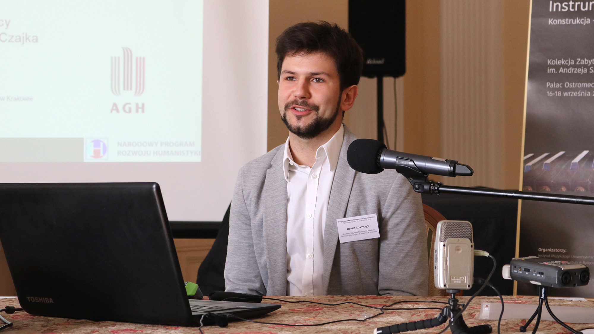 Modelowanie sprzężenia pola akustycznego i pola przepływu na przykładzie fletu ze zbiorów Muzeum Śląska Cieszyńskiego – Daniel Adamczyk