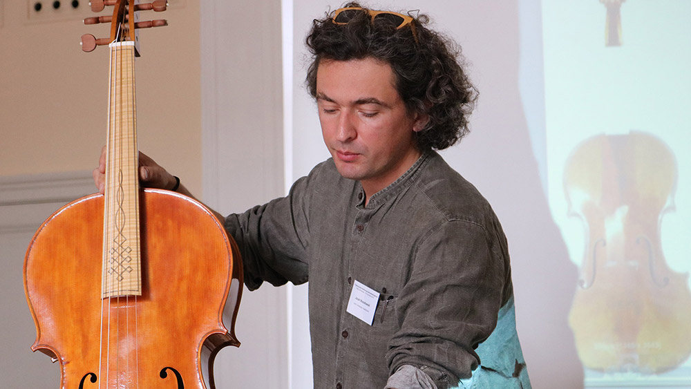 Rekonstrukcja wiolonczel: od renesansowego basse de violon, przez cello piccolo, po późnobarokową wiolonczelę koncertową oraz ich różnice z tradycyjną współczesną wiolonczelą