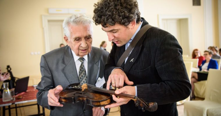 Prywatna kolekcja instrumentów lutniczych, dętych drewnianych i blaszanych – Prof. emeritus Leszek Wisłocki