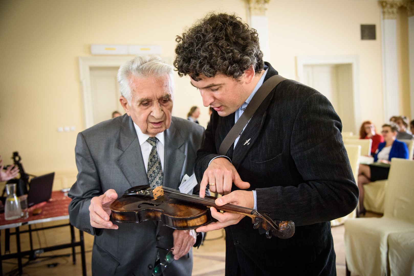 Prywatna kolekcja instrumentów lutniczych, dętych drewnianych i blaszanych – Prof. emeritus Leszek Wisłocki