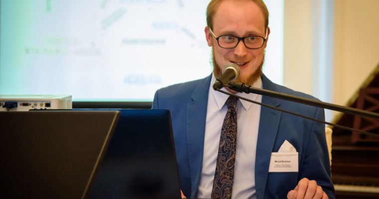Szafa – żyrafa – radioodbiornik: kilka uwag o badaniu fenomenu fortepianu w kulturze – Michał Bruliński