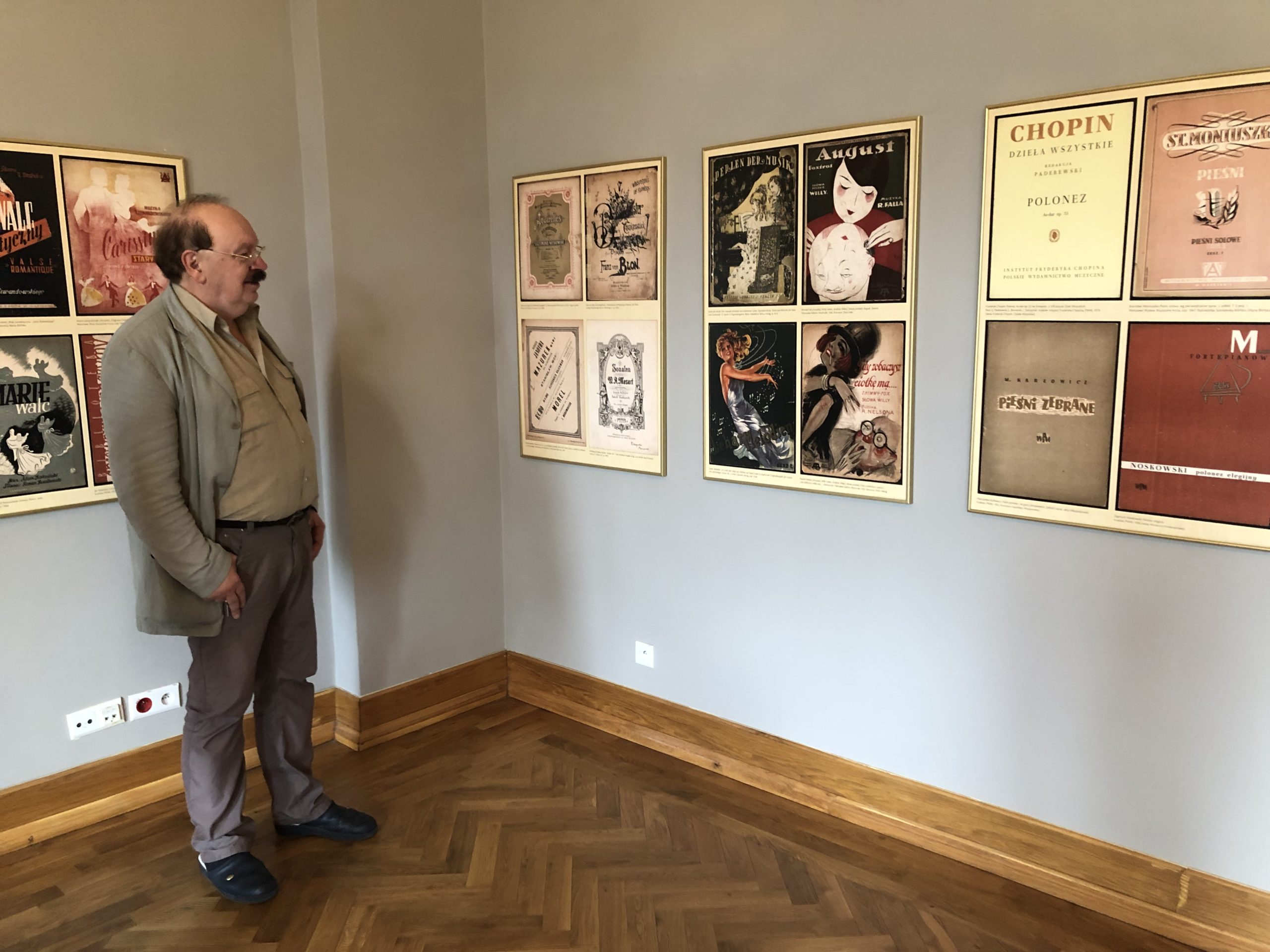 Co grano na ostromeckich fortepianach? Repertuar dziewiętnastowiecznych salonów i dwudziestowiecznych parkietów na wystawie nut ze zbioru Andrzeja Dorędy