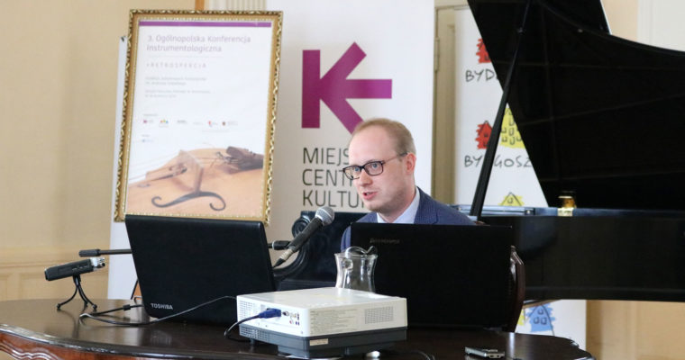 Fortepian w retrospektywnym duecie polskiego oświecenia: utopijna trampolina czy melancholijny artefakt? – Michał Bruliński