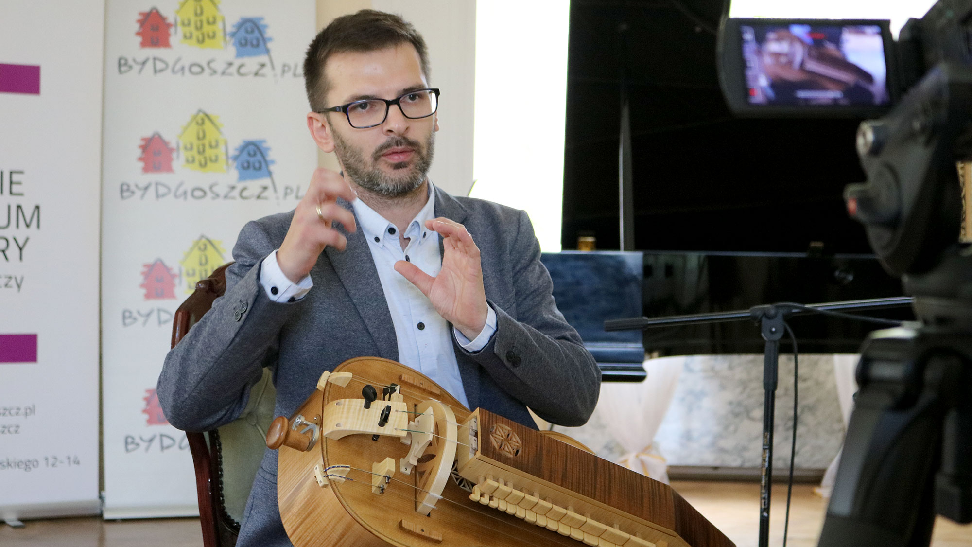 Lira korbowa – instrument „dziadowski” czy nowoczesny? Innowacje w budowie, kierunki rozwoju oraz współczesne wykorzystanie – Stanisław Nogaj